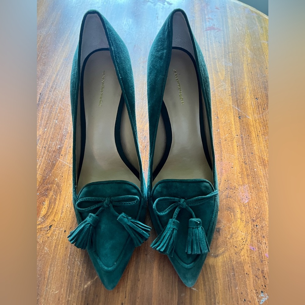 Ann Taylor green high heels with tassels